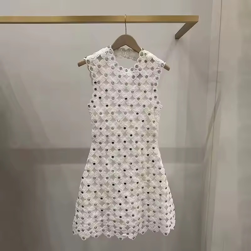 O-NECK SLEEVELESS BACKLESS BEADED CROCHET DRESS