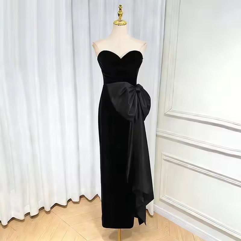 LUXURIOUS STRAPLESS VELVET DRESS WITH BOW DETAIL ON THE WAIST