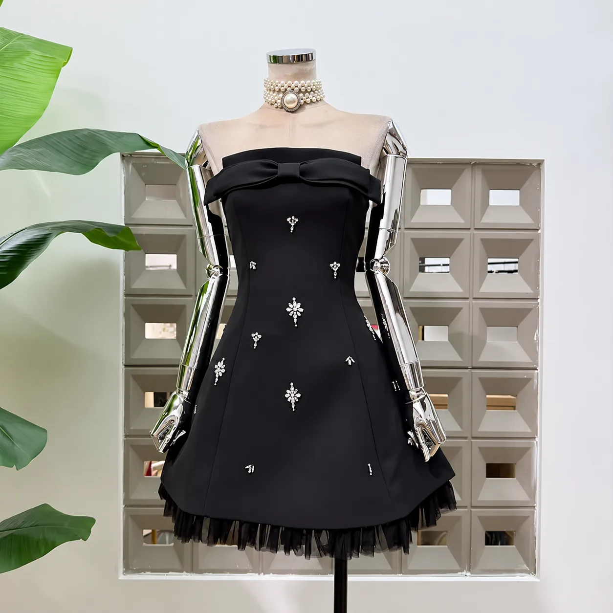 STRAPLESS BEADED CLASSIC ELEGANT BEADED BOW DRESS
