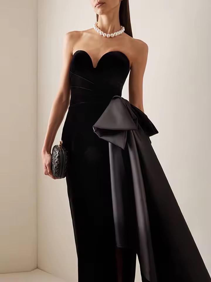 STRAPLESS VELVET DRESS WITH BOW