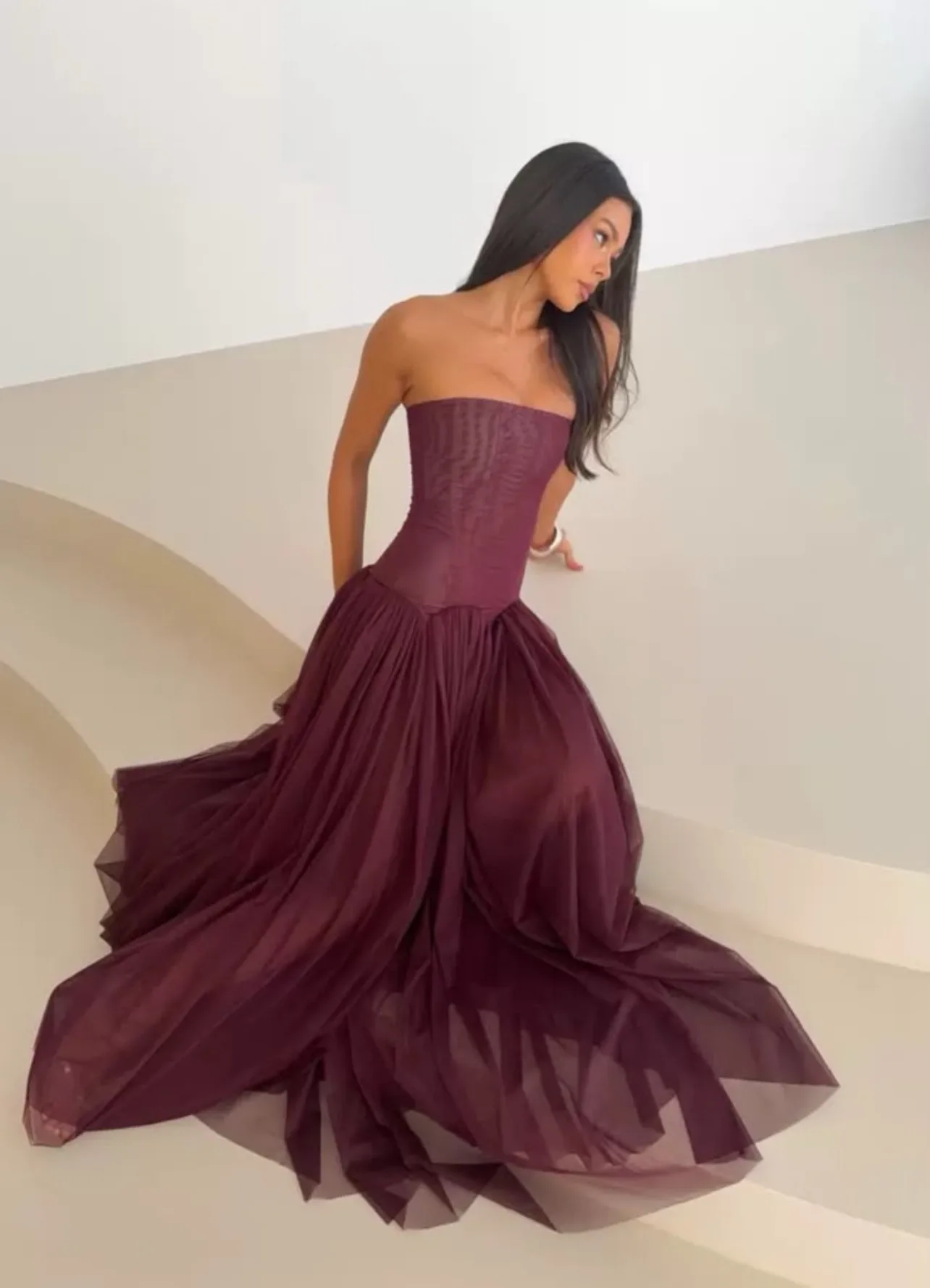 TULLE BURGUNDY STRAPLESS DRESS