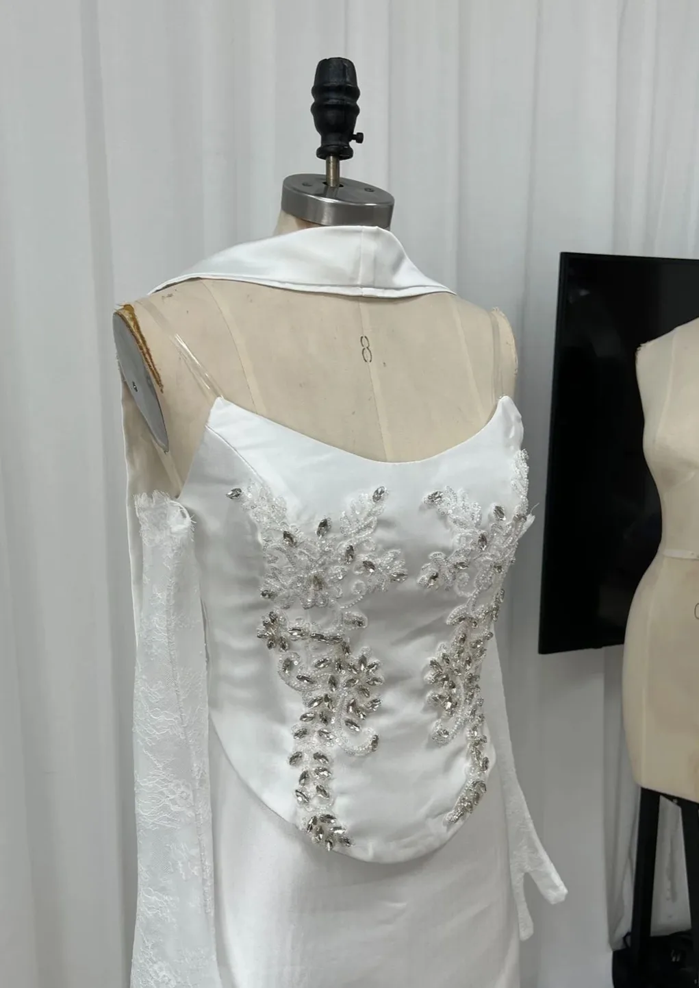 SATIN CORSET LACE DETAILED DRESS WITH GLOVES AND SCARF