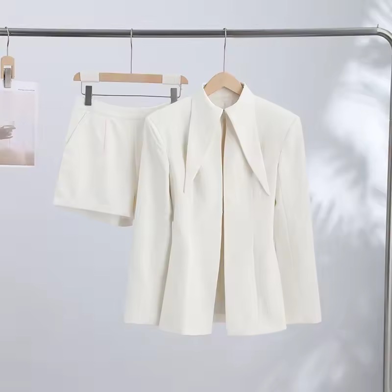 STAND COLLAR STATEMENT SUIT SET