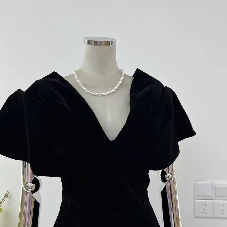 STRAPLESS VELVET BARDOT DRESS