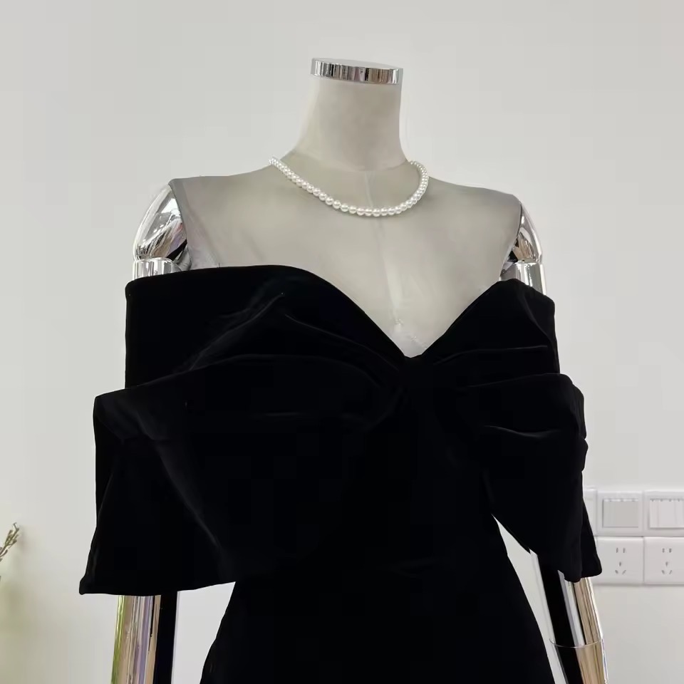 STRAPLESS VELVET BARDOT DRESS